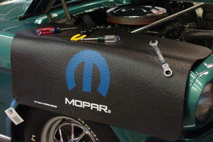 Kotflügelschoner mit - Mopar - Logo, Stück