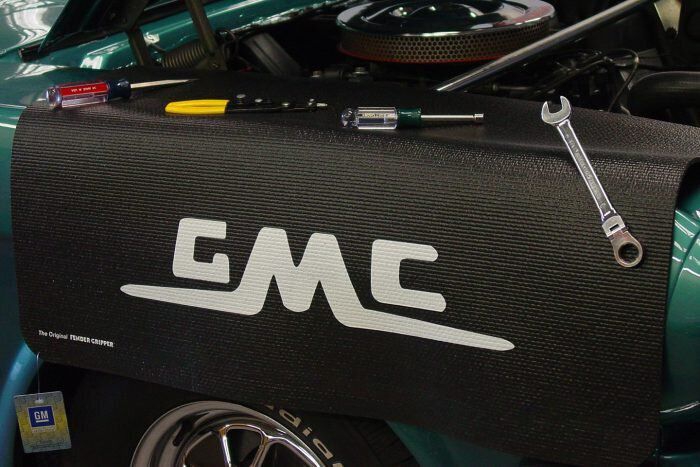 Kotflügelschoner mit - GMC - Logo, Stück