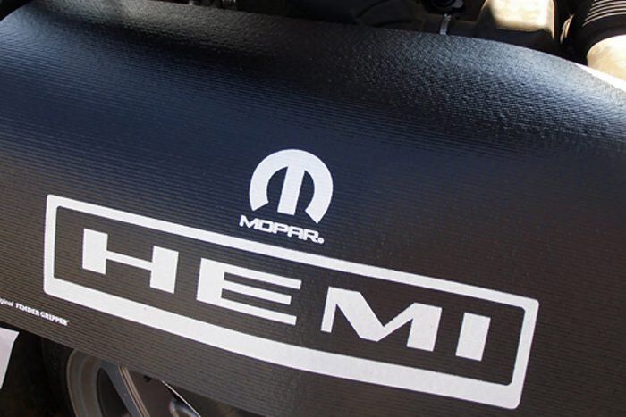 Kotflügelschoner mit - Mopar Hemi - Logo, Stück